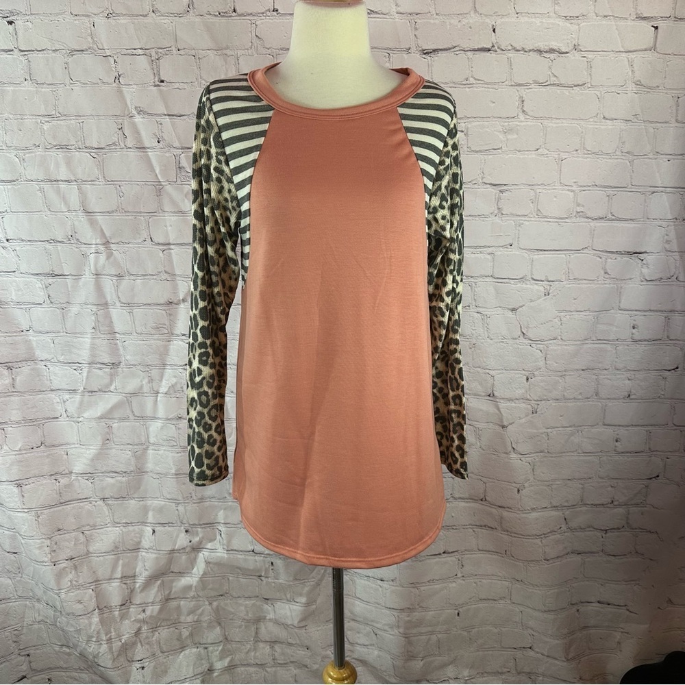 NWT lovely J boutique Leopard print Striped contrast Sleeve Womens Top boho plus